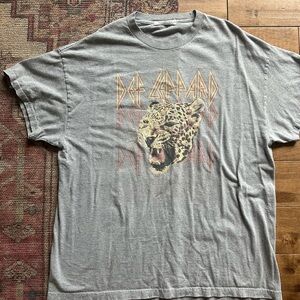 Daydreamer Gray Def Leppard Leopard Tee
